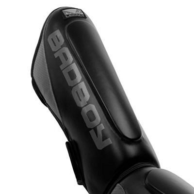 Bad Boy Legacy Prime Thai Shinguards 2.0 Schwarz-Grau