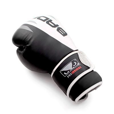 Bad Boy Pro Series Advanced Boxing Gloves Schwarz-weiß