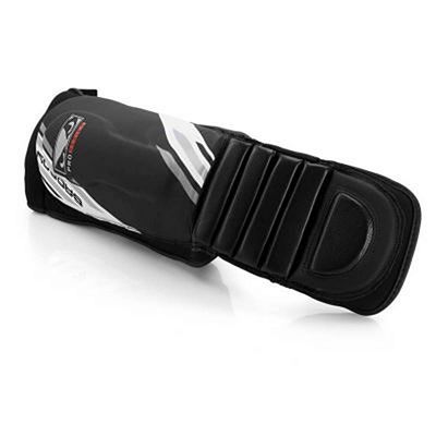 Bad Boy Pro Series Advanced MMA Shin Guards Schwarz-weiß