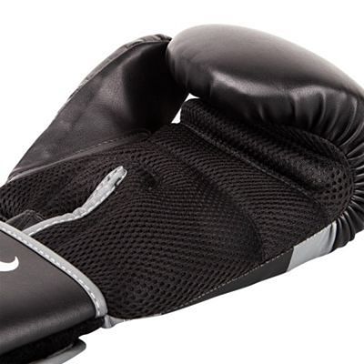 Ringhorns Charger Boxing Gloves Svart