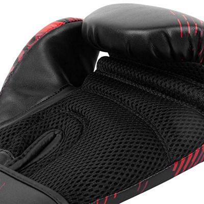 Ringhorns Charger Camo Boxing Gloves Schwarz-Rot