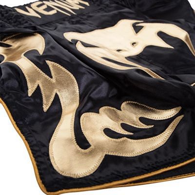 Venum Bangkok Inferno Muay Thai Shorts Schwarz-Gold