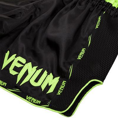 Venum Giant Muay Thai Shorts Fekete-Sárga