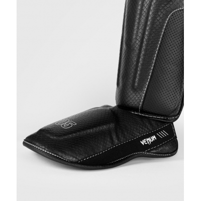 Venum Impact Evo Scales Shinguards Schwarz