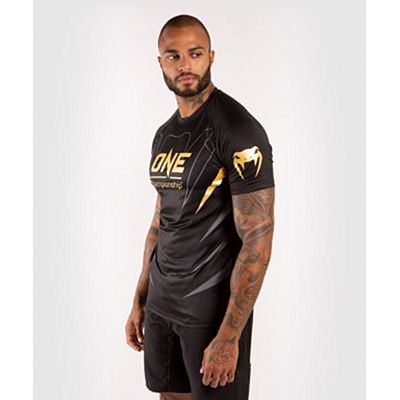 Venum ONE FC Dry Tech T-shirt Preto-Dourado