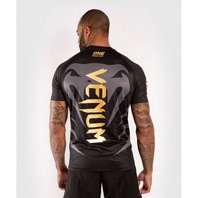 Venum ONE FC Dry Tech T-shirt Svart-Gold