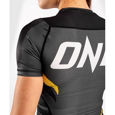 Venum ONE FC Impact Women Rashguard Ss Grau-Gelb