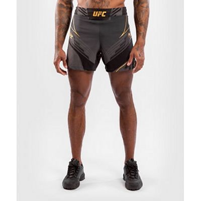 Venum UFC Authentic Fight Night Mens Short Fit Champion Schwarz-Gold