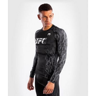 Venum UFC Authentic Fight Week Men Performance Long Sleeve Rashguard Schwarz