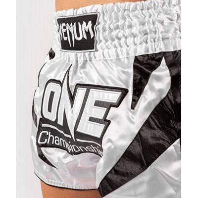 Venum X ONE FC Muay Thai Shorts Blanco-Negro