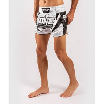 Venum X ONE FC Muay Thai Shorts Blanco-Negro