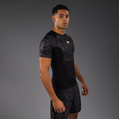 Venum X Topuria Unmatched Edition S/S Rashguard Svart-Gold