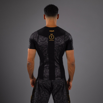 Venum X Topuria Unmatched Edition S/S Rashguard Svart-Gold