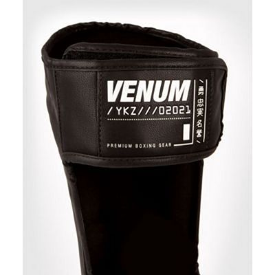 Venum YKZ21 Shinguards Negro-Negro