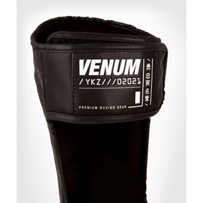 Venum YKZ21 Shinguards Preto-Preto