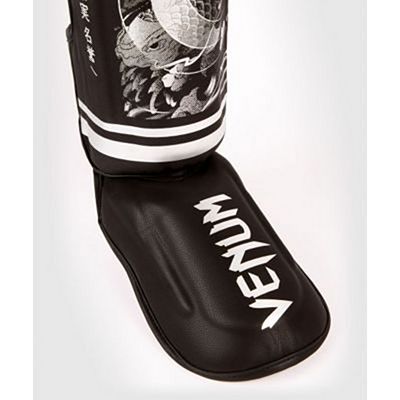 Venum YKZ21 Shinguards Negro-Negro