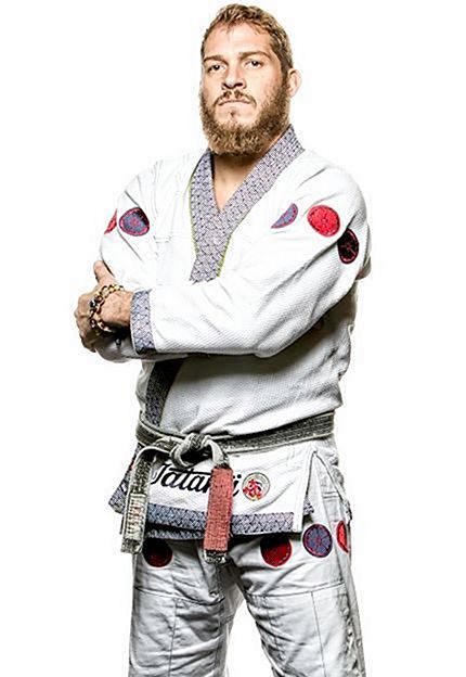 Tenemos algunas unidades del kimono Tatami Mike Fowler. ¡Edición muy limitada!