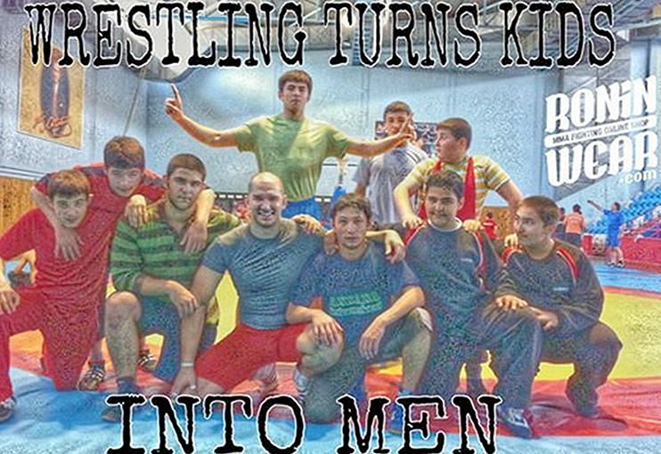 Guillermo Anguita com jovens praticantes de Wrestling em Ankara