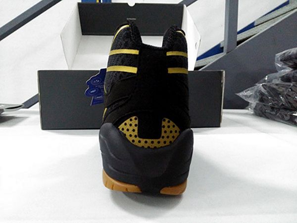 Everlast PIVT boxing shoes back