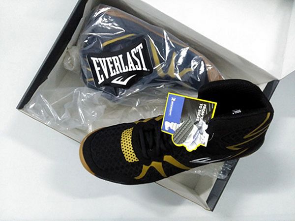 Everlast Boxing Shows PIVT box open