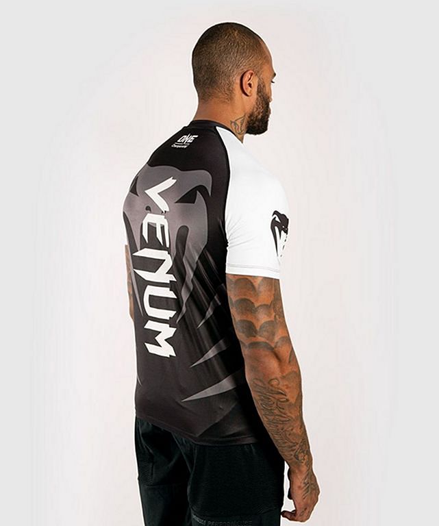 Vêtements :: T-Shirts et Polos :: Dry Tech :: Venum Classic Evo Dry Tech  T-Shirt - Black/White - S - Combat Sport best MMA Shop in Switzerland