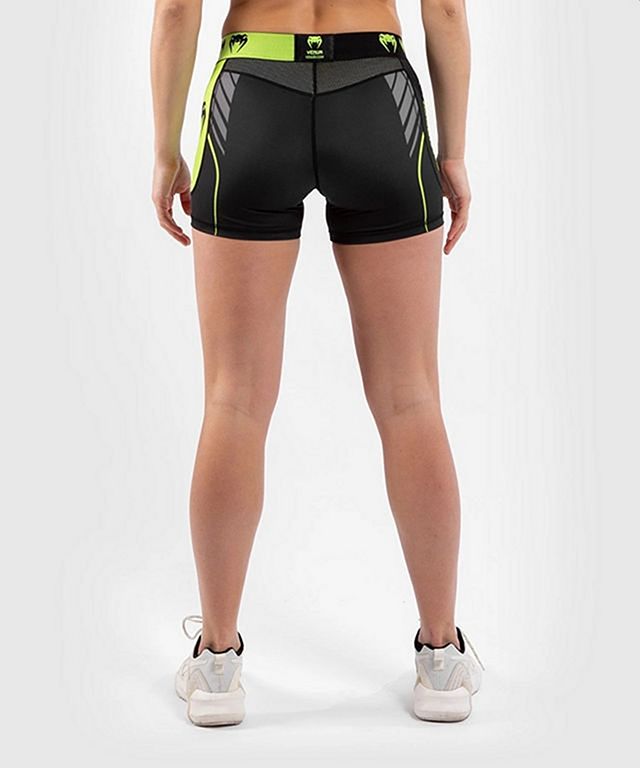 Venum Defender 2.0 Hybrid Compression Shorts Women - FIGHTWEAR SHOP EUROPE